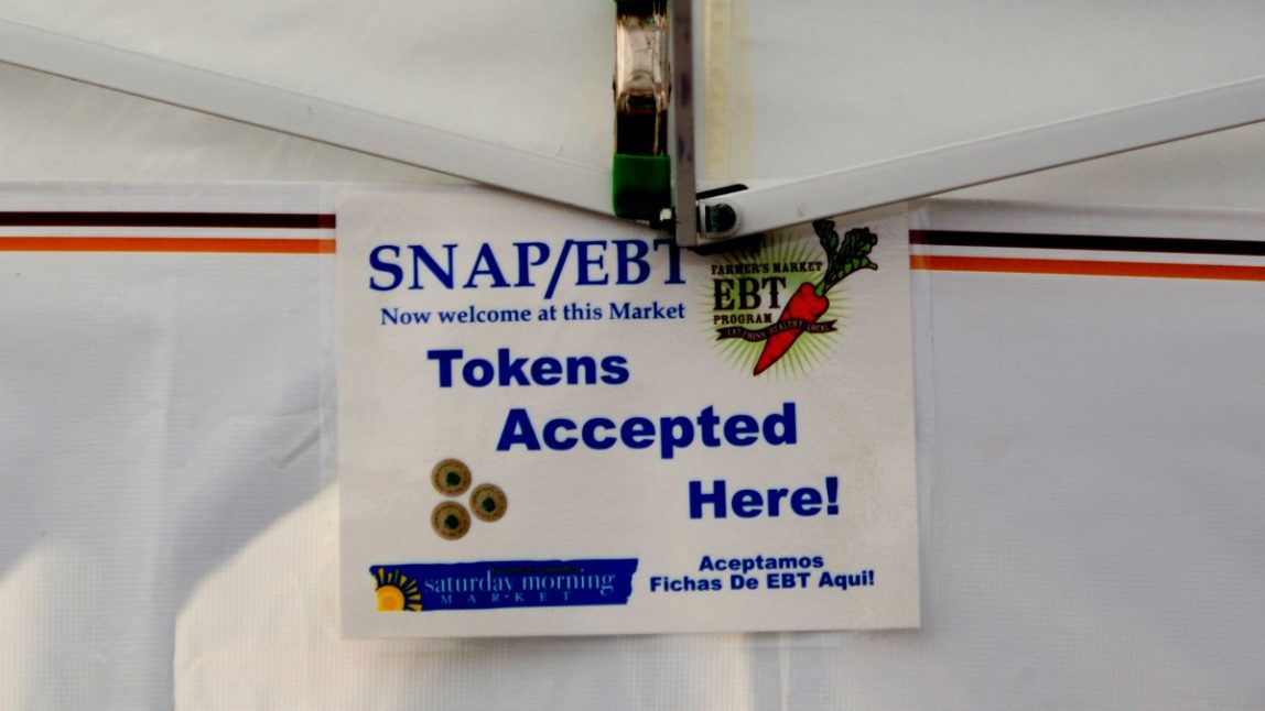 A poster at a St. Petersburg, Fla. grocery indicates that food stamps are accepted as payment. (Photo/Fith World Art via Flickr)
