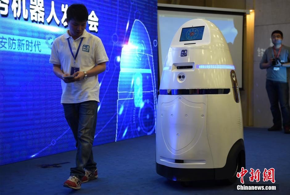 The AnBot was debuted at the 12th Chongqing Hi-Tech Fair on April 21. It is apparently “capable of eight hours of continuous work.”