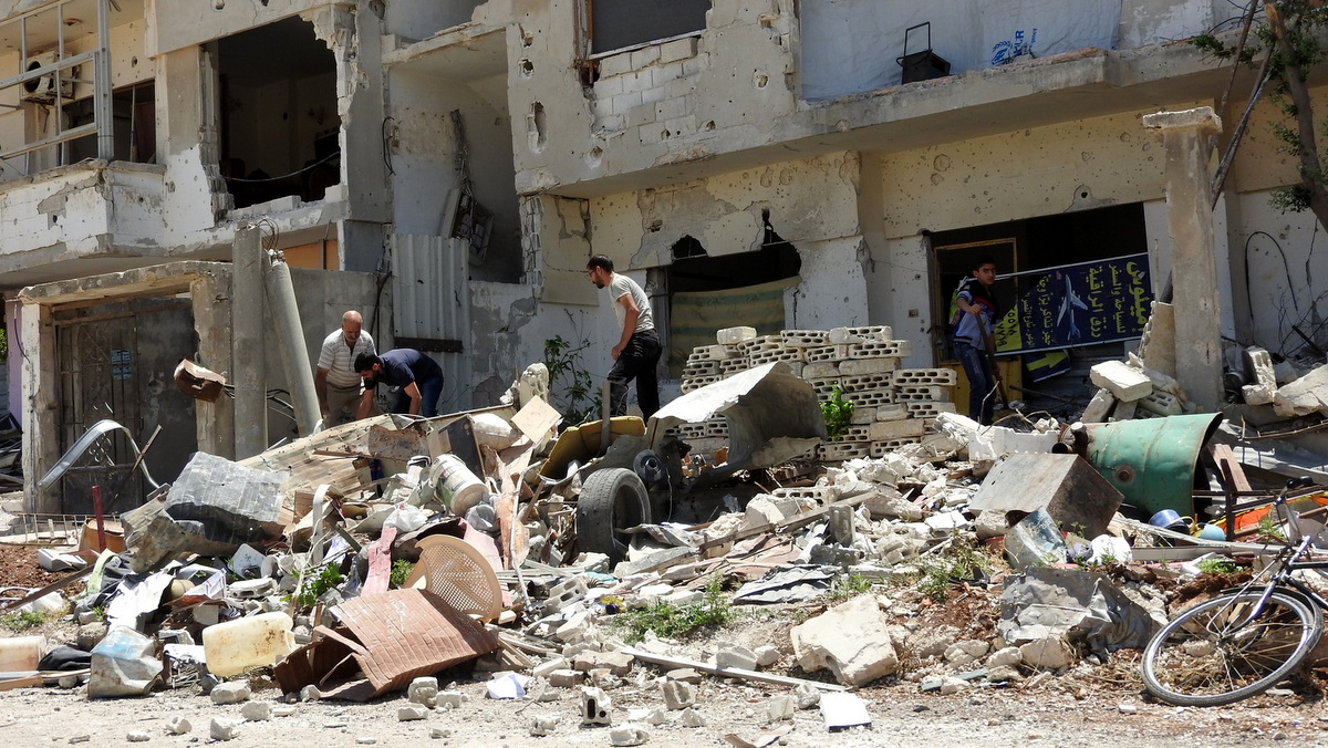 After reconciling with the Syrian government, former militants clear debris as they rebuild their homes, and their lives. (Photo: Eva Bartlett/MintPress News)