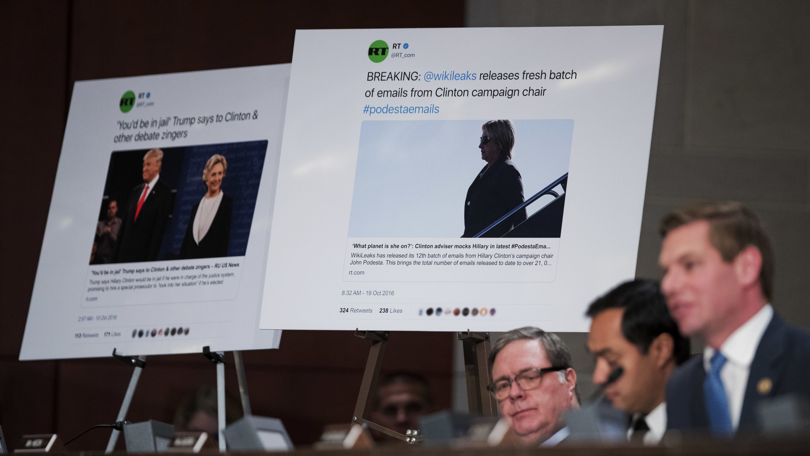 2017年11月1日，在华盛顿国会山举行的听证会上，众议院情报委员会特别工作组向谷歌，Twitter和Facebook的律师提问俄罗斯广告。（美联社/ Manuel Balce Ceneta）