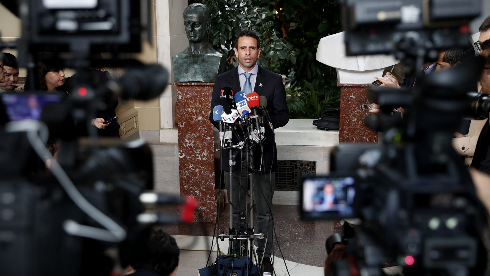 Venezuelan opposition leader Henrique Capriles speaks to the media following his meeting with Organization of American States (OAS) Secretary General Luis Almagro, at the OAS building in Washington, March 31, 2017. (AP/Pablo Martinez Monsivais)