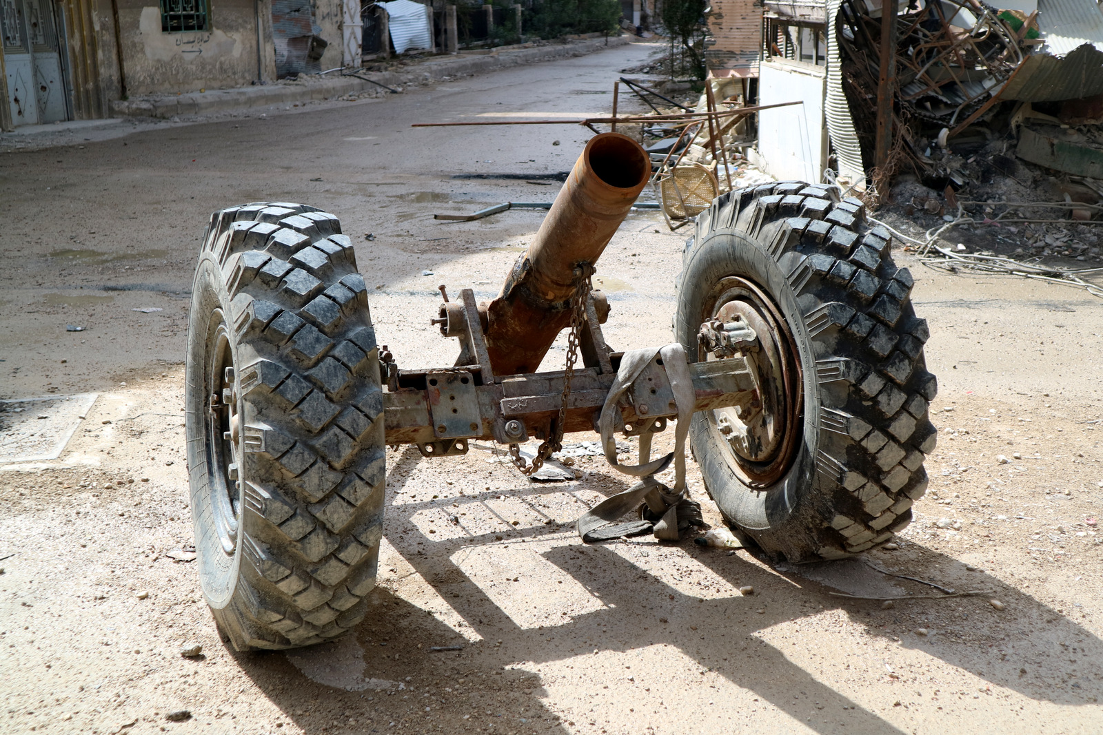 A mortar launcher left behind by rebels in Eastern Ghouta. The freshly liberated district of Damascus was used as launching pad for indiscriminate shelling of Damascus by rebel groups. (Photo: © Bas Spliet) 