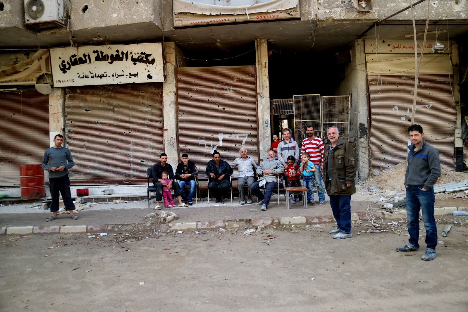Residents of the war-torn district of Zamalka in Eastern Ghouta. (Photo: © Bas Spliet) 