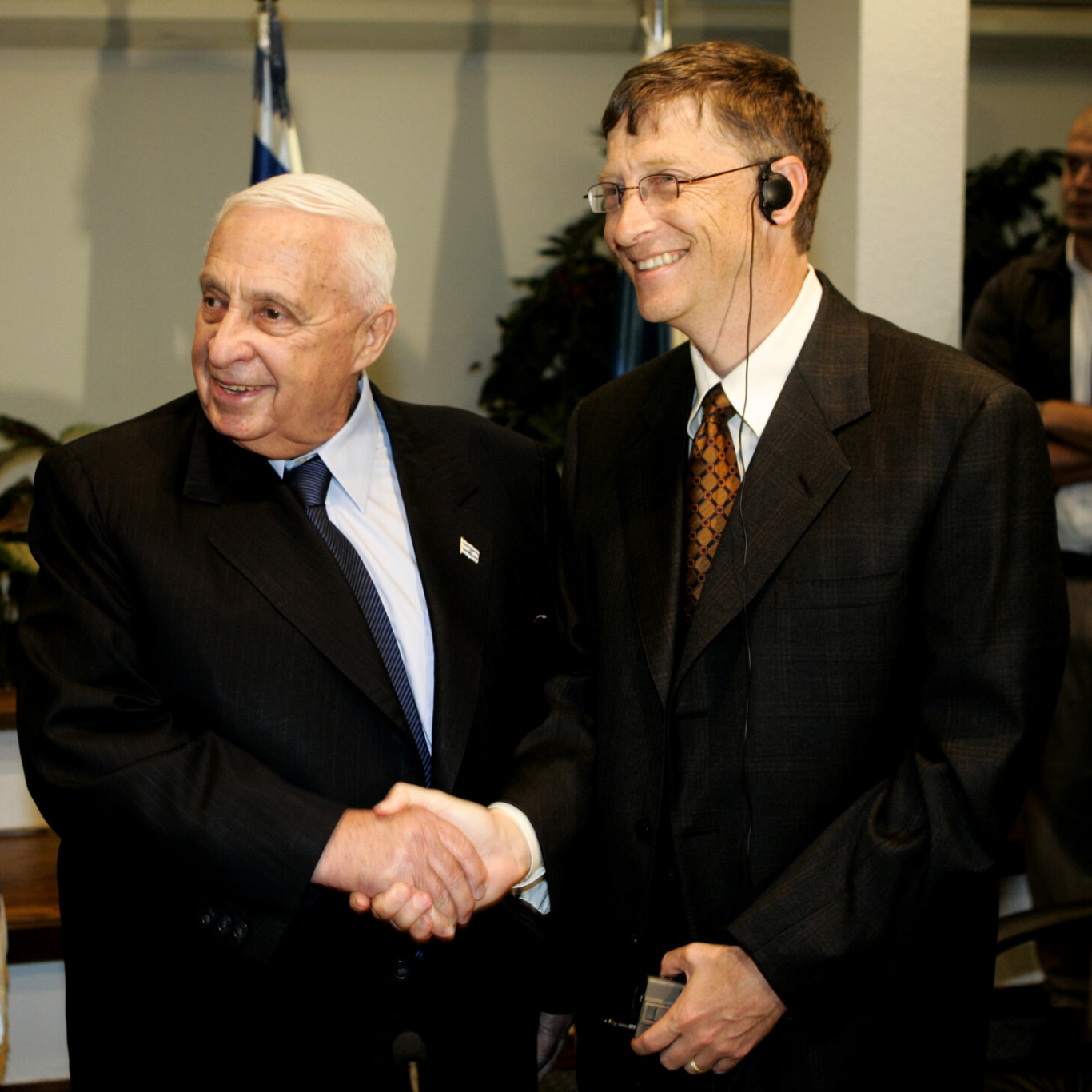 Microsoft founder Bill Gates meets with Israeli Prime Minister Ariel Sharon in Tel Aviv during a 2005 visit highlighting Microsoft’s growing role in Israel’s tech sector.